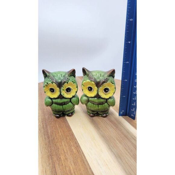 Lefton Ceramic VTG Owl 2.5" Salt & Pepper Shakers Green W/Big Yellow Eyes - Picture 2 of 6